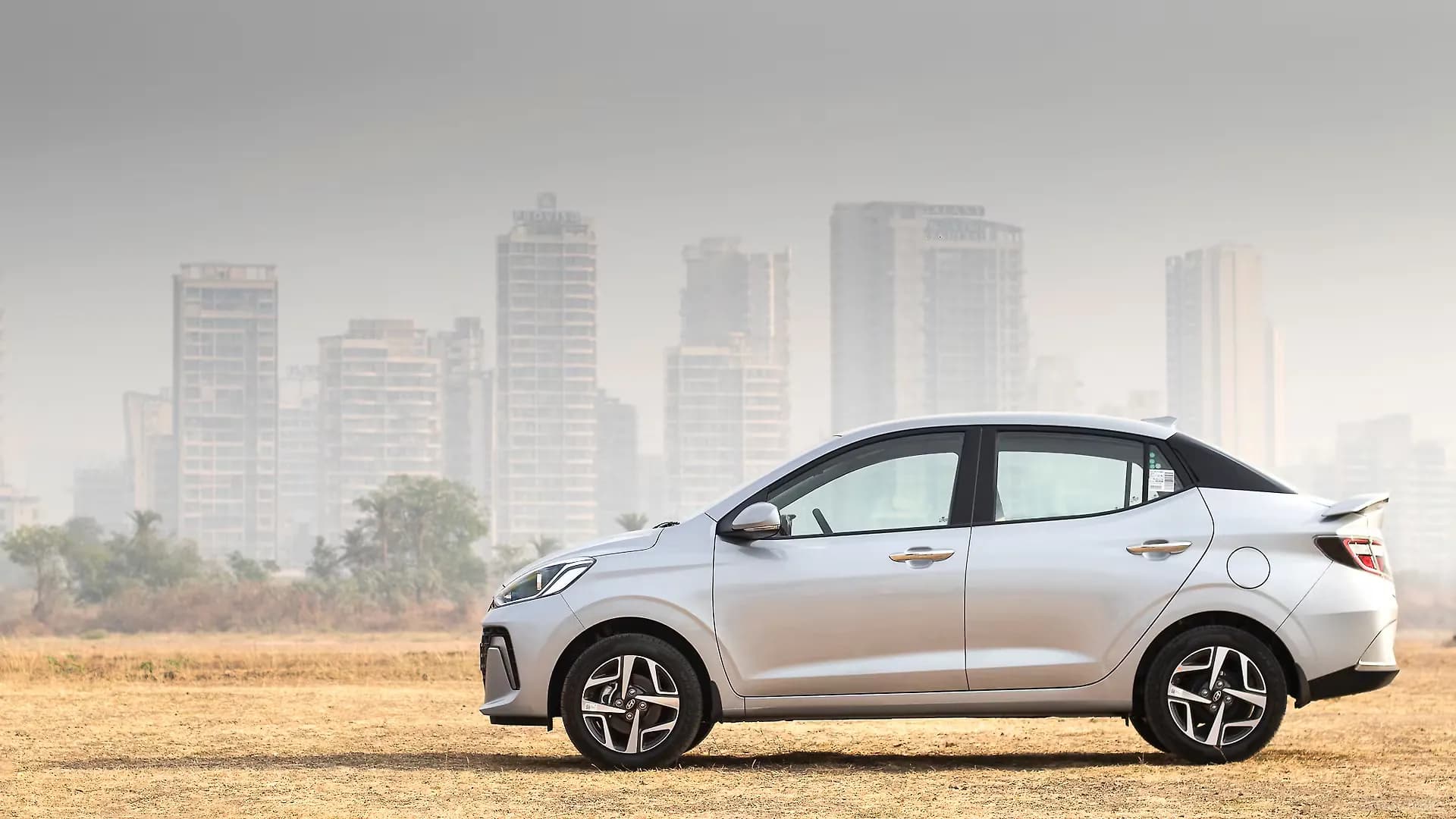 HYUNDAI AURA thumbnail 2