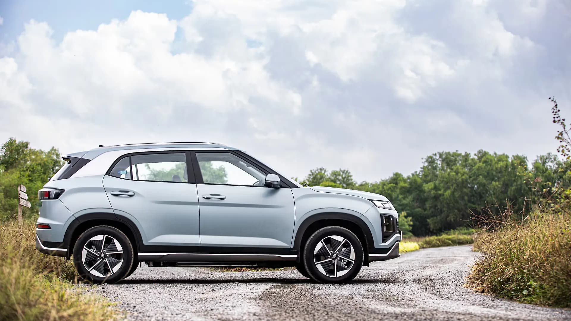 HYUNDAI CRETA EV thumbnail 4