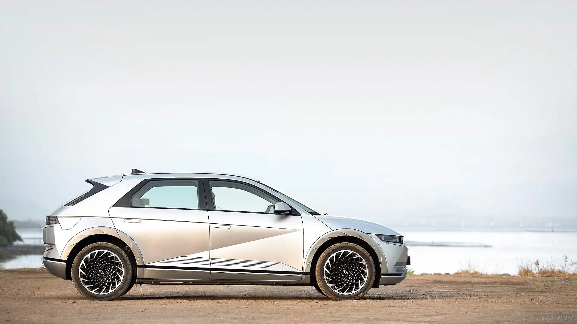 HYUNDAI IONIQ thumbnail 4