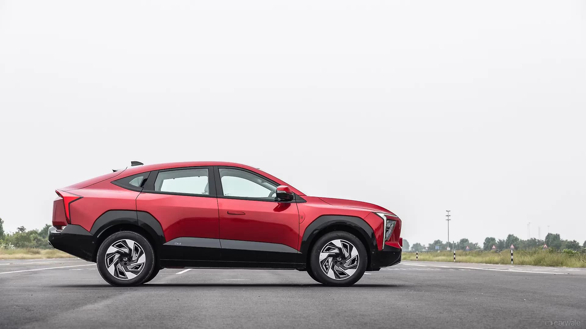 MAHINDRA XEV9 thumbnail 3