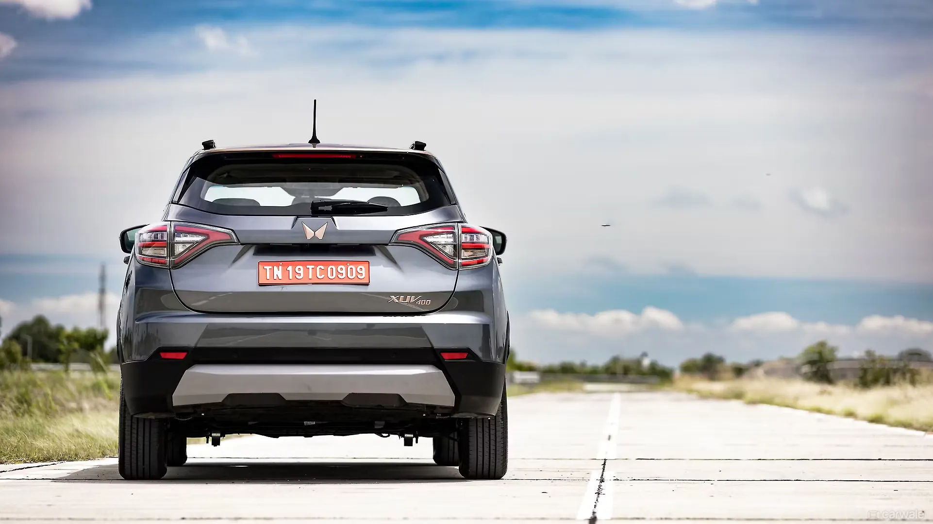 MAHINDRA XUV 400 thumbnail 3