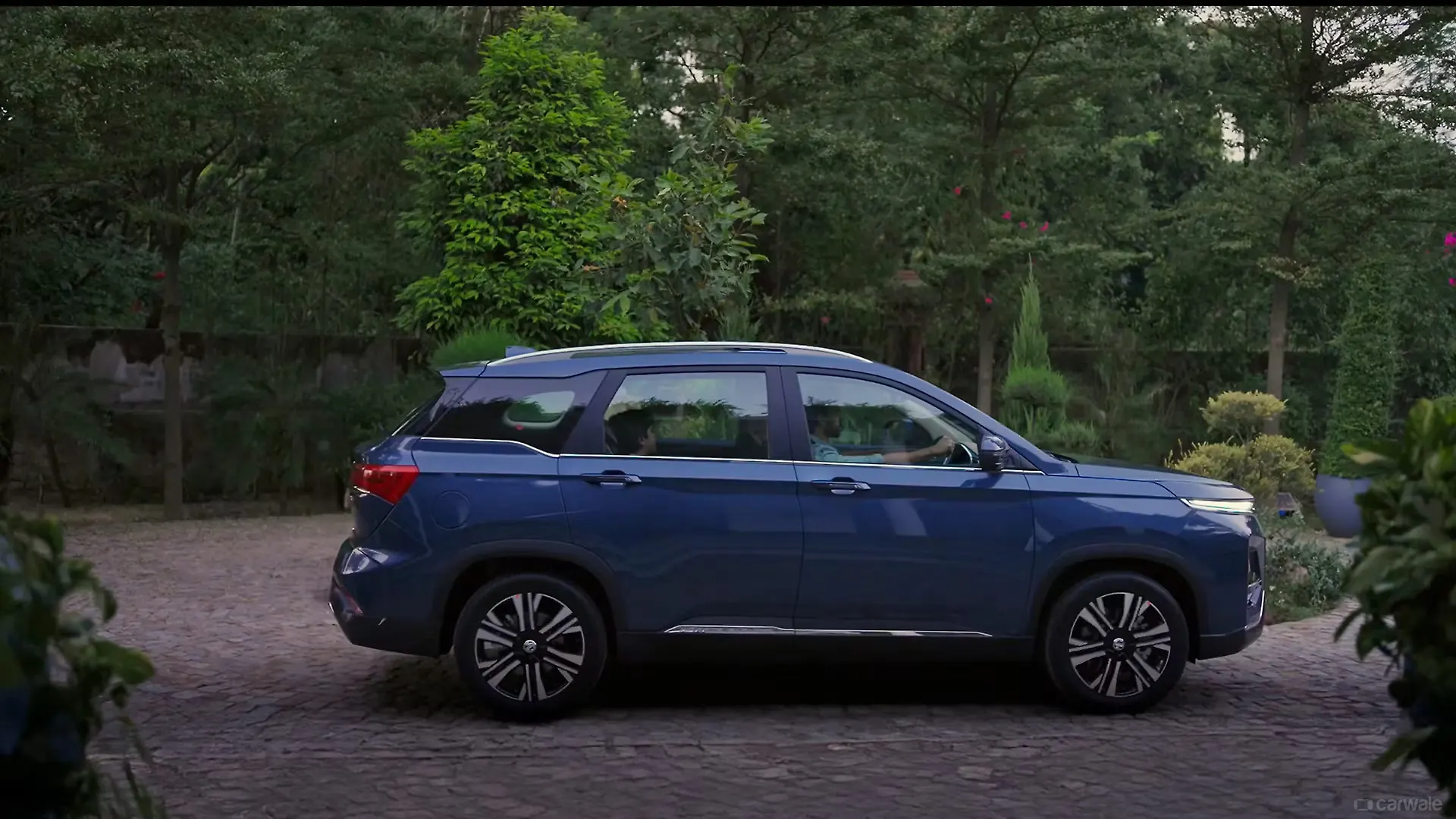 MG HECTOR PLUS thumbnail 3