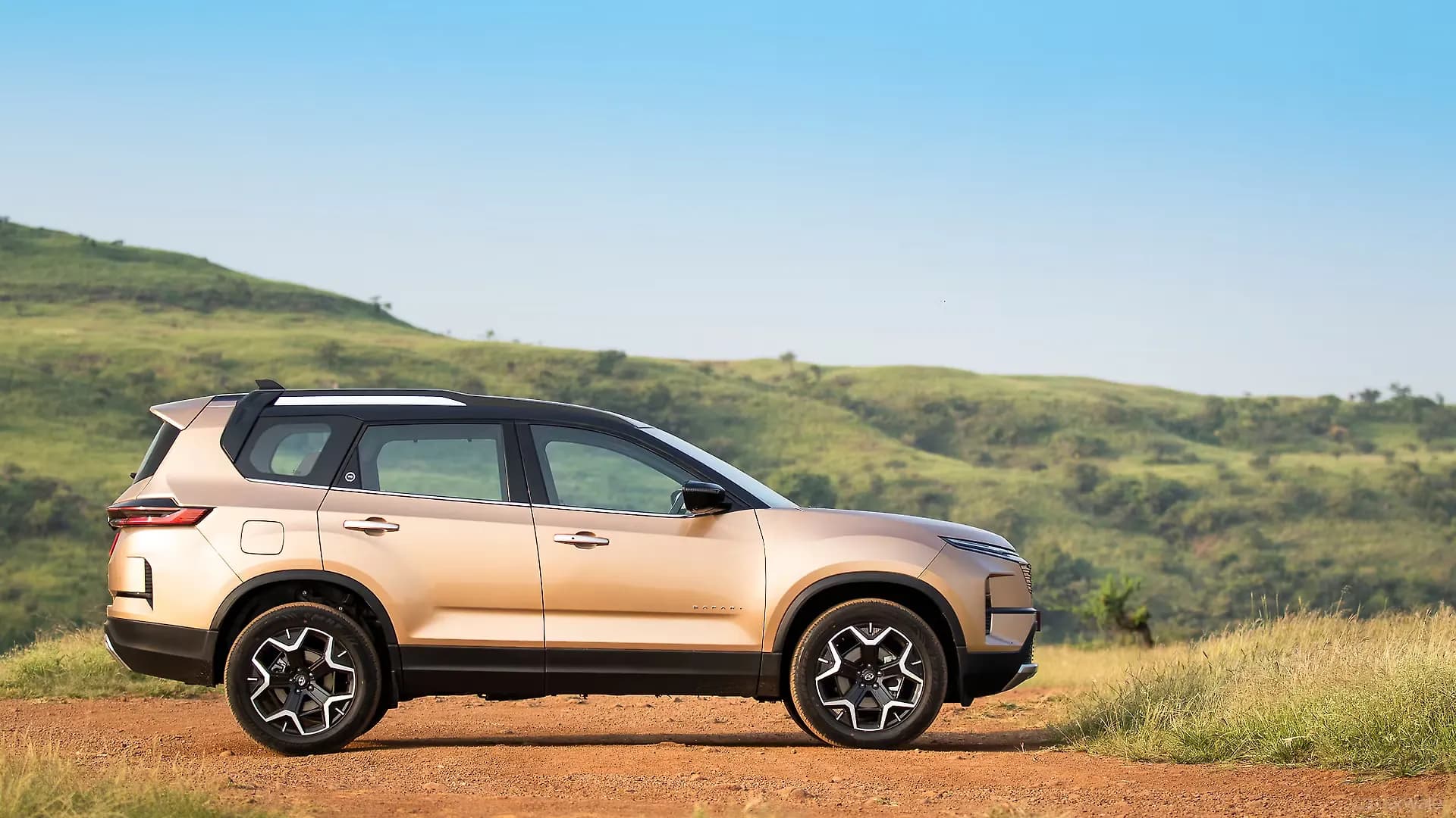 TATA SAFARI thumbnail 4