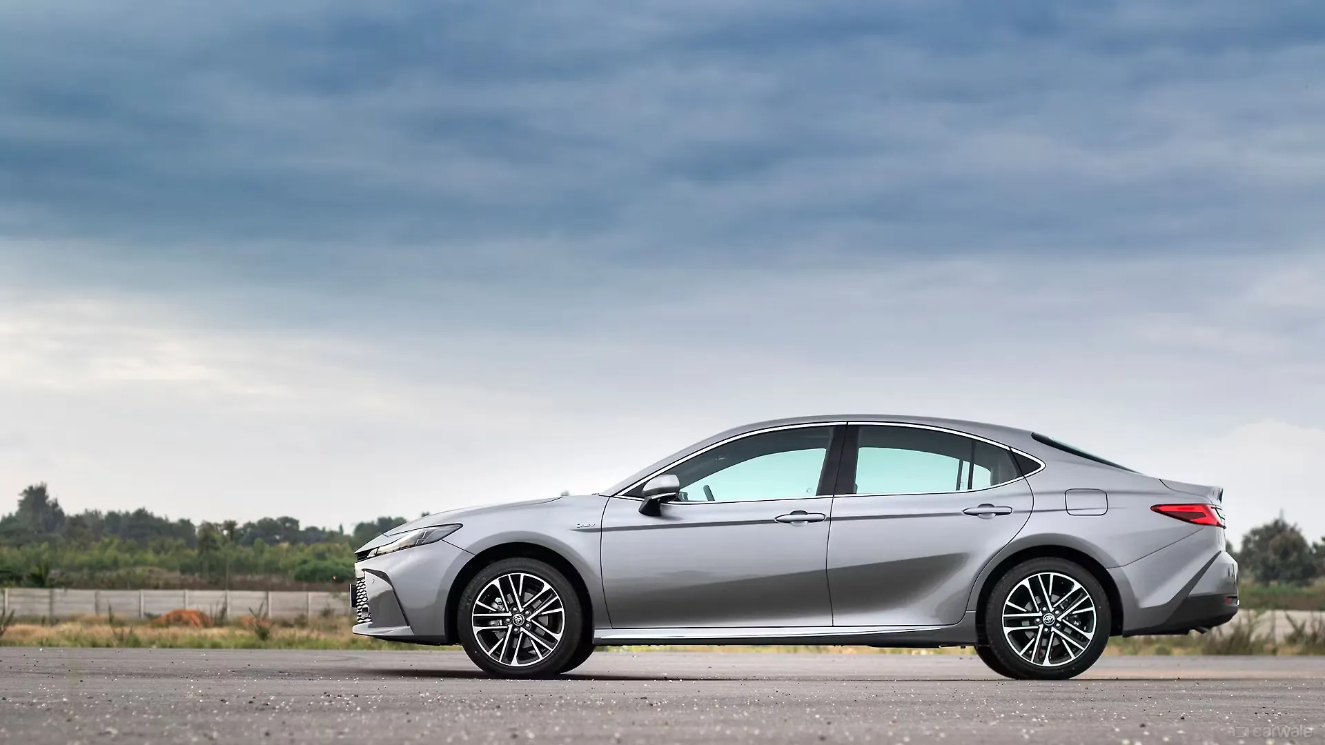 TOYOTA CAMRY thumbnail 2