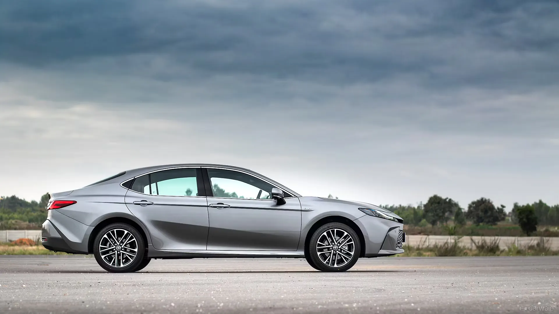 TOYOTA CAMRY thumbnail 4