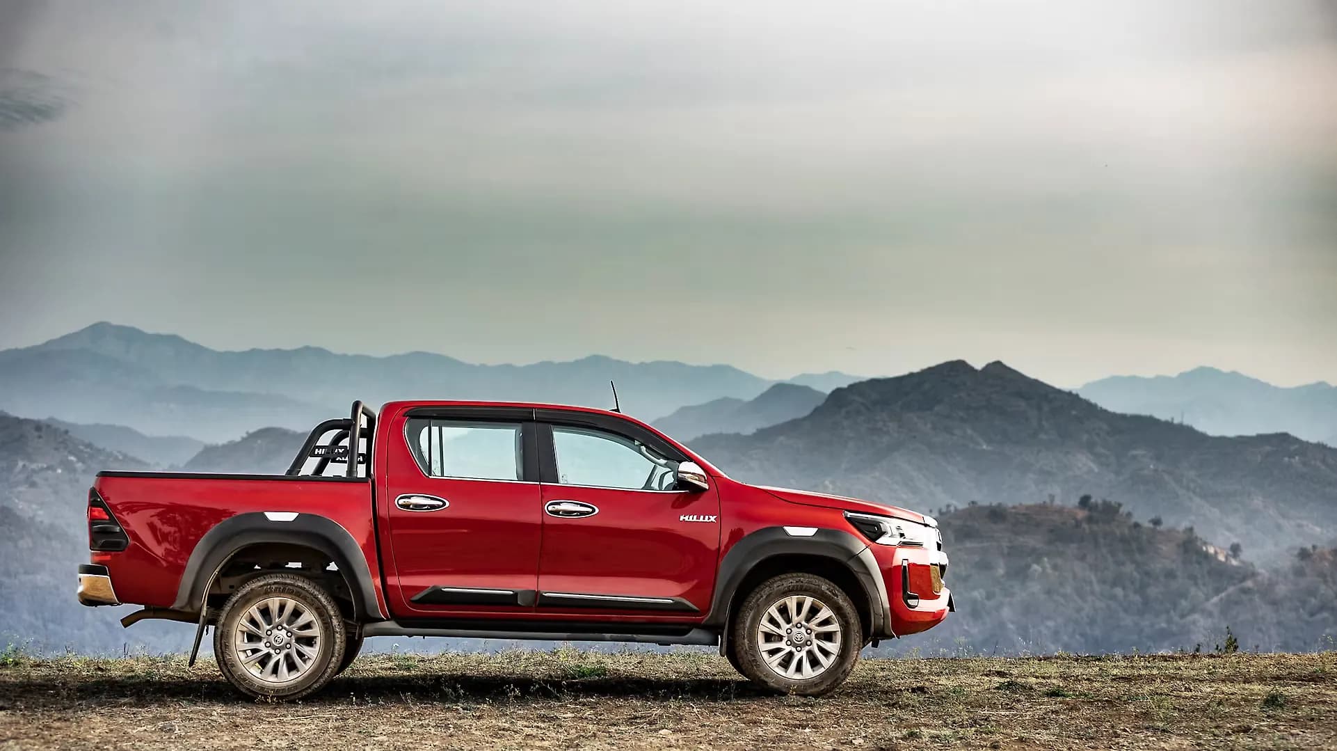 TOYOTA HILUX thumbnail 3